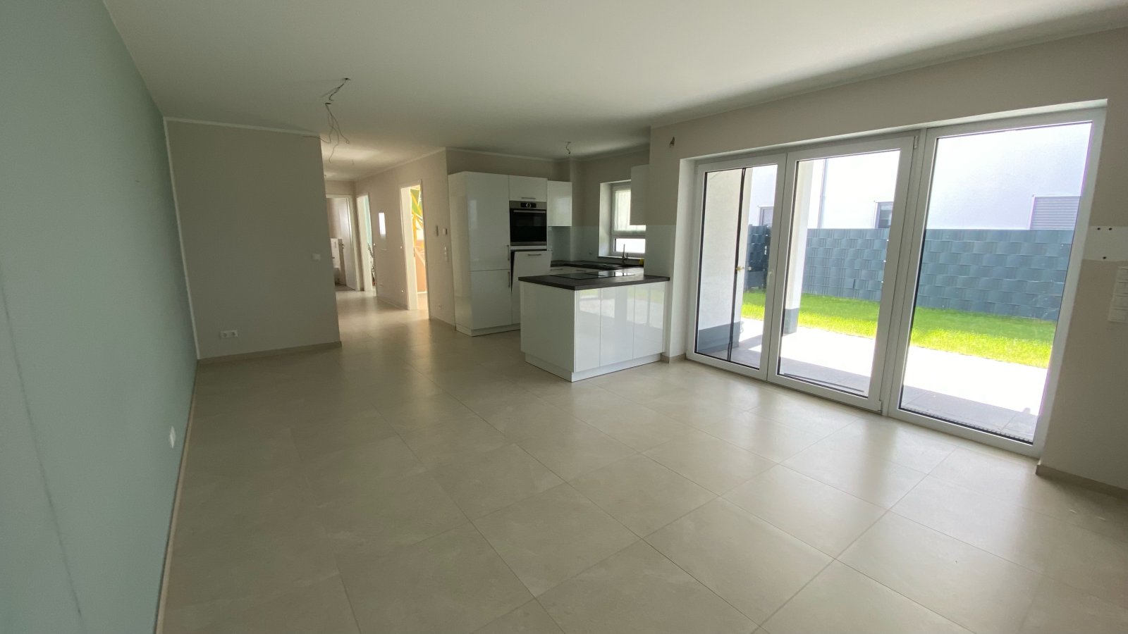 Frankfurt am Main: Ruhige 3 Zimmer Wohnung mit Garten und Terrasse Frankfurt am Main: Ruhige 3 Zimmer Wohnung mit Garten und Terrasse